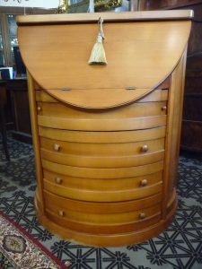 Halbrunder Sekretär